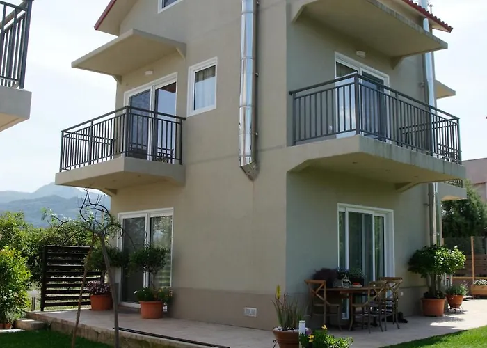 Maison De La Nyaraló Témeni